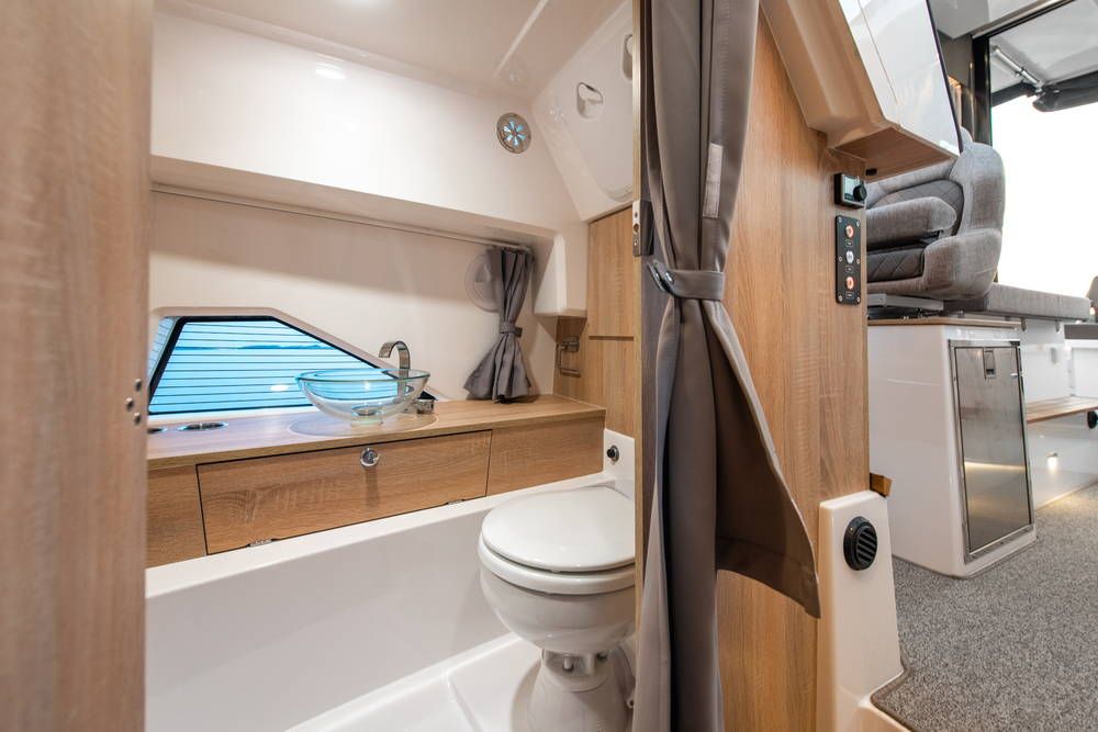 Gran Coupe 905 cabin bathroom