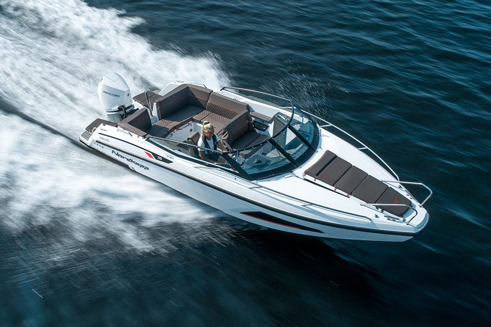 Nordkapp Noblesse 720 at sea