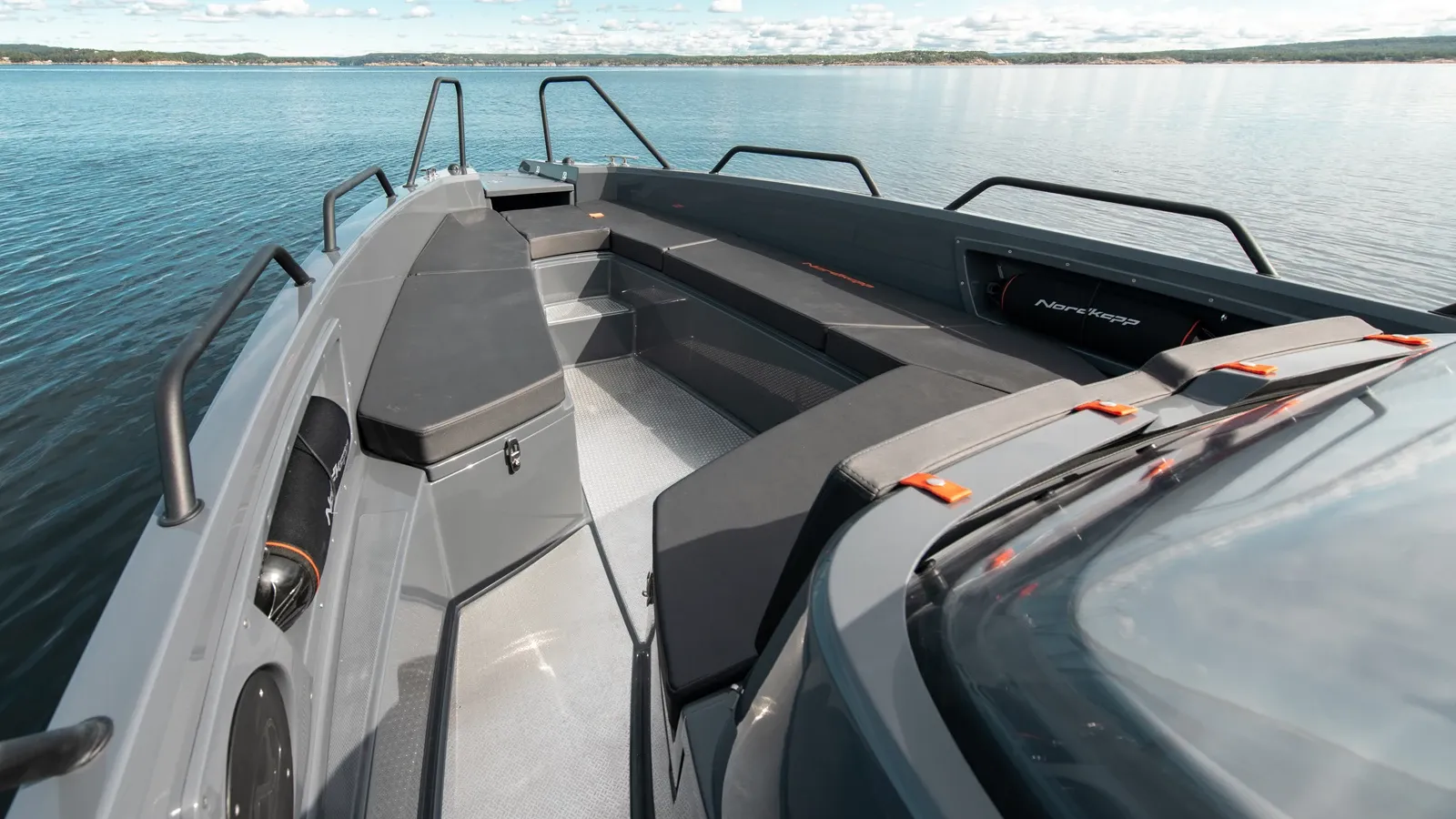 Nordkapp RS 705E lounger seats on bow