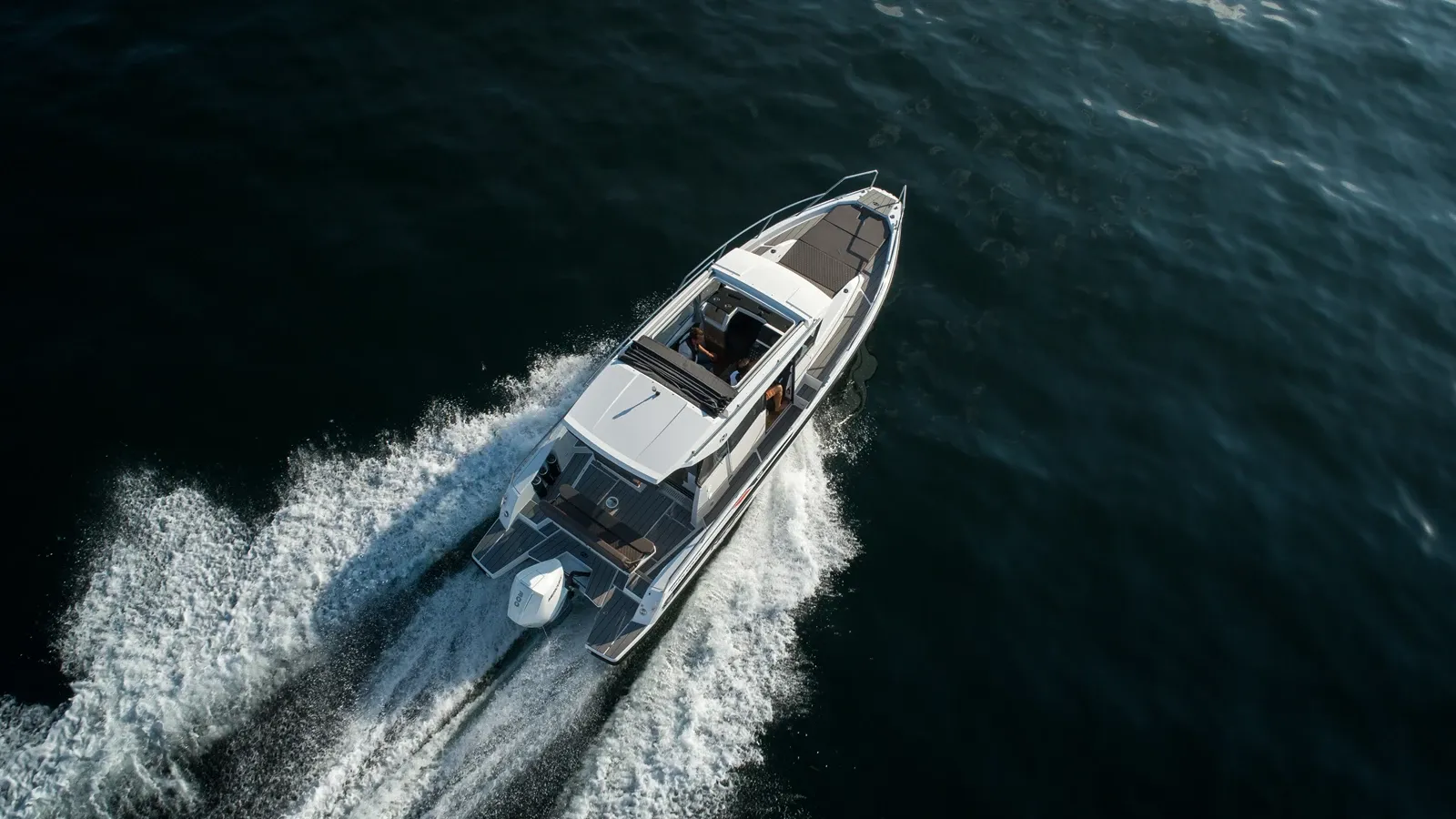 Gran Coupe 905 driving on water top view