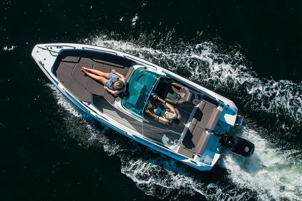 Nordkapp Enduro 605 boat at sea
