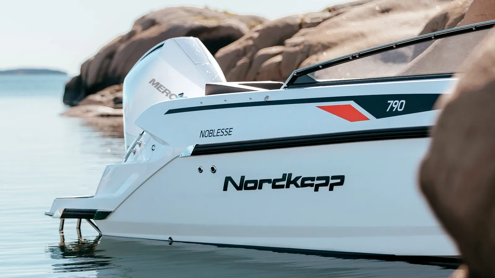 Nordkapp Noblesse 790 Starboard stern with logo branding