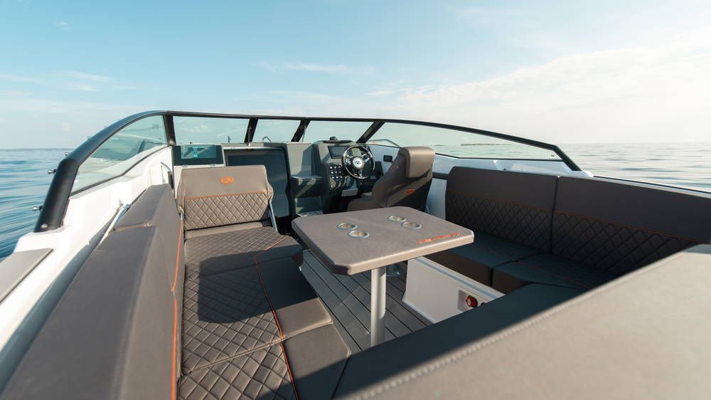 Nordkapp Noblesse 660 lounge seats and table