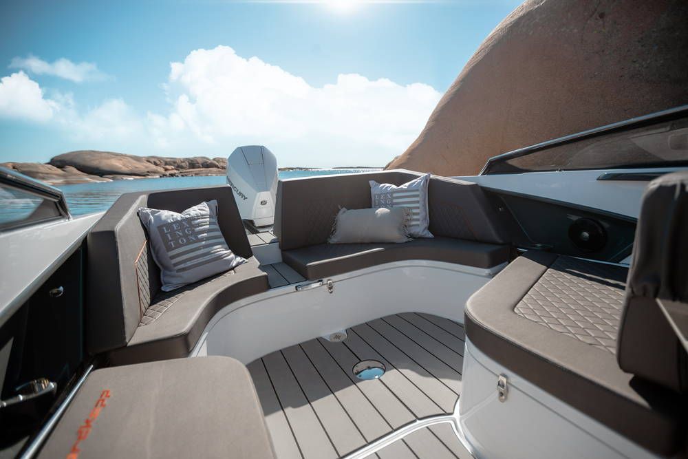 Nordkapp Noblesse 790 stern lounger seats