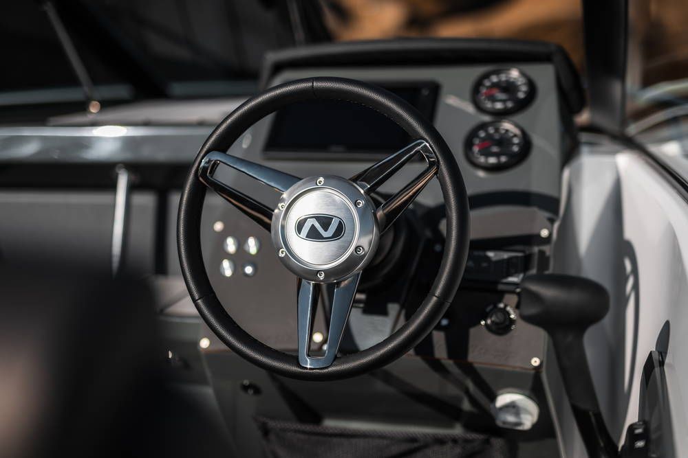 Nordkapp Noblesse 605 steering wheel and console