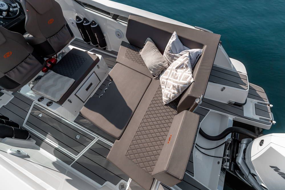 Nordkapp Enduro 805 lounge seats at the stern