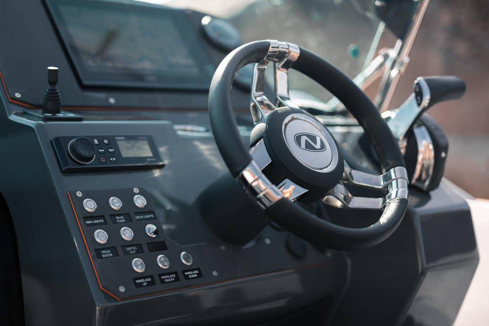 Nordkapp Enduro 805 steering wheel and console