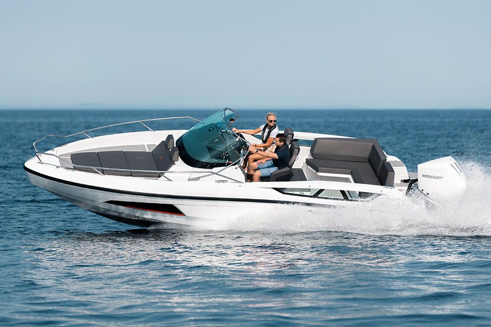 Nordkapp Enduro 805 boat at sea