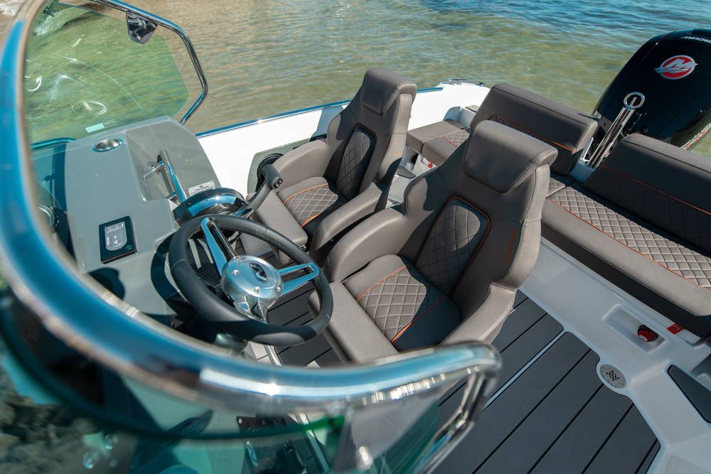 Nordkapp Enduro 605 steering console and seats