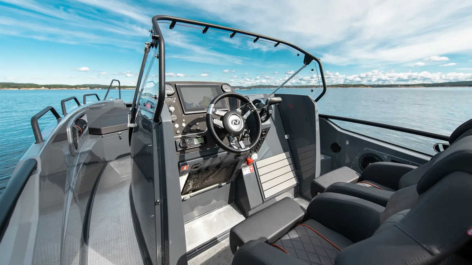 Nordkapp RS 705E cabin front view