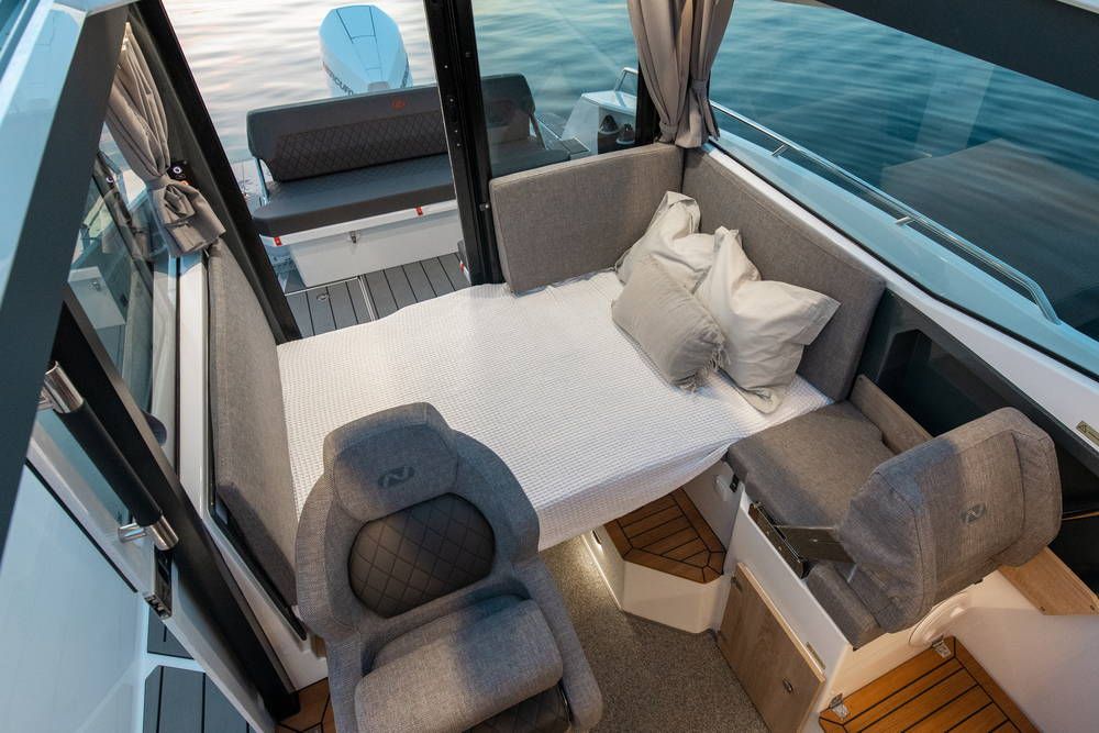 Gran Coupe 905 cabin with foldable bed