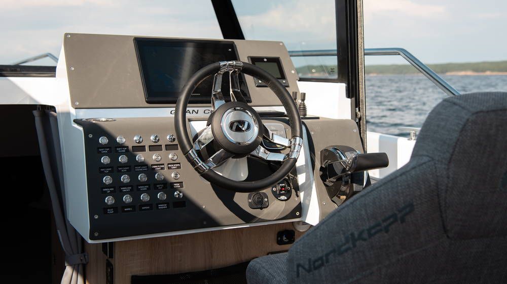 Gran Coupe 905 steering console in cabin