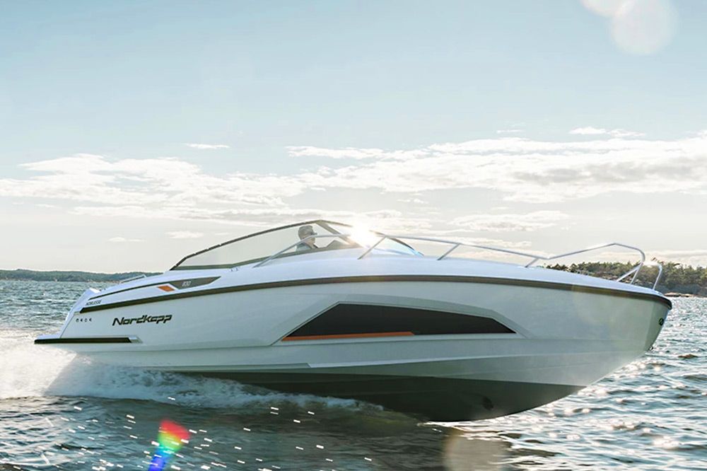Nordkapp Noblesse 830 boat at sea driving fast