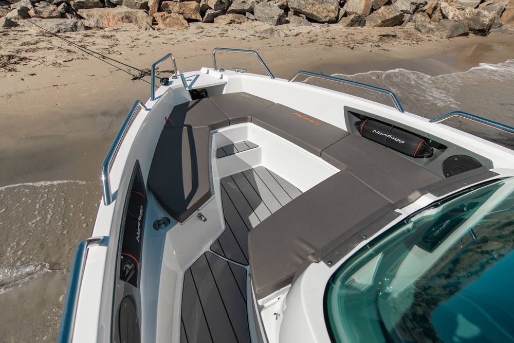 Nordkapp Enduro 605 bow lounge seats