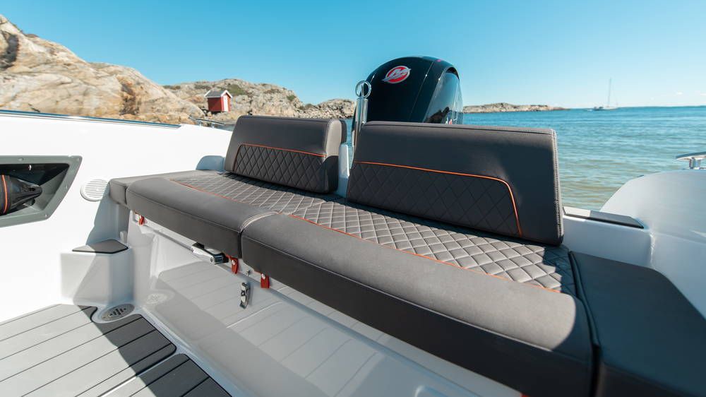 Nordkapp Enduro 605 stern seats and mercury engine