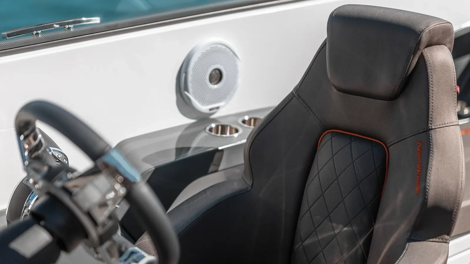 Nordkapp Noblesse 790 drivers seat and steering wheel