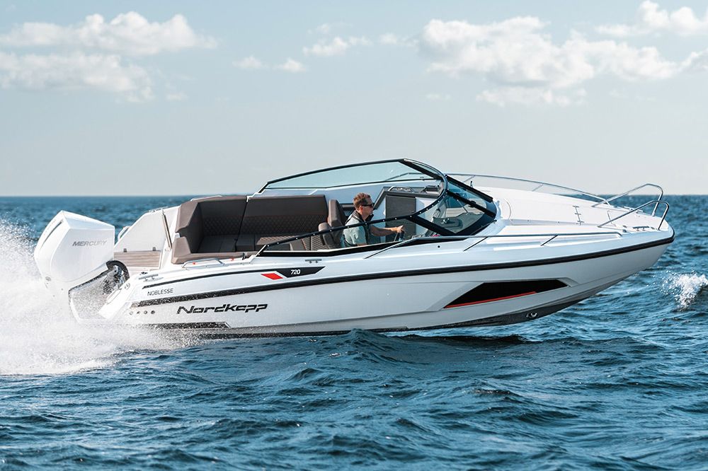 Nordkapp Noblesse 720 at sea
